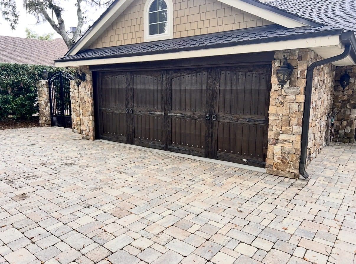 Choosing the Right Garage Door for Florida Homes: A Complete Guide